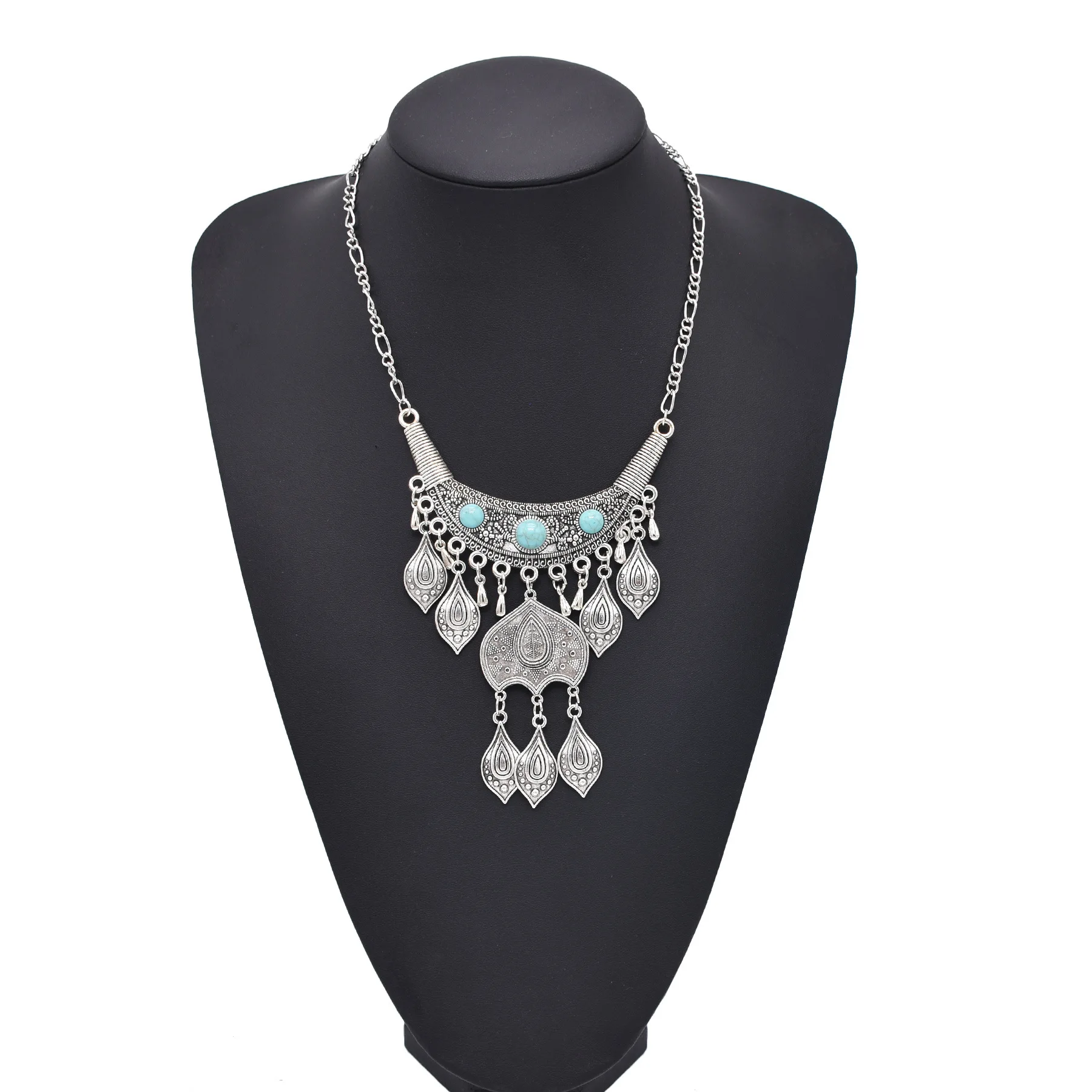 Women Accessories Nepal - Collana con ciondolo luna nappa foglia