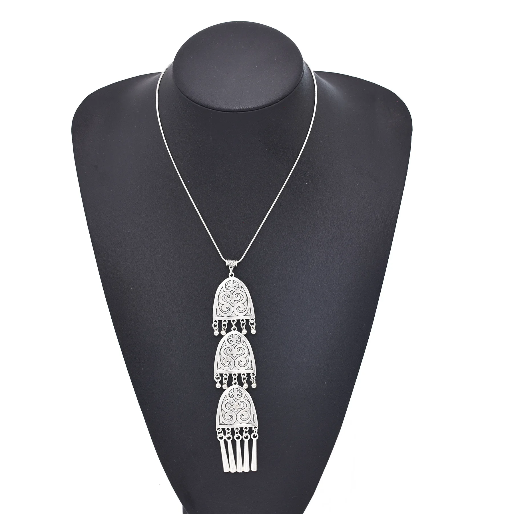 Collana con ciondolo elemento  - Women Accessories Nepal recensione e prezzo